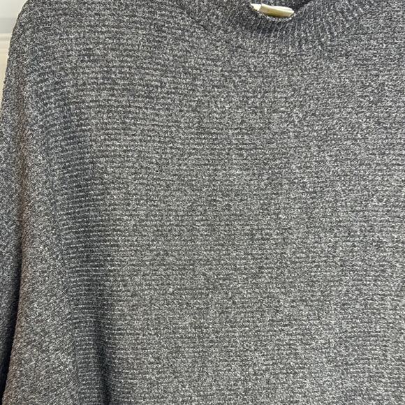 Matty M Gray Tunic with Relaxed Fit and Long Sleeves - Picture 3 of 5